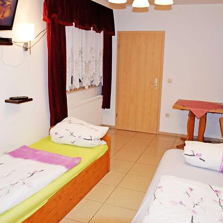 Ferienwohnung/ Ferienzimmer Asche อัสเชิร์สเลเบน ภายนอก รูปภาพ