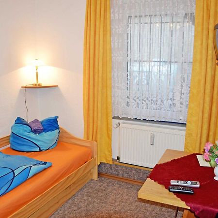 Ferienwohnung/ Ferienzimmer Asche อัสเชิร์สเลเบน ภายนอก รูปภาพ