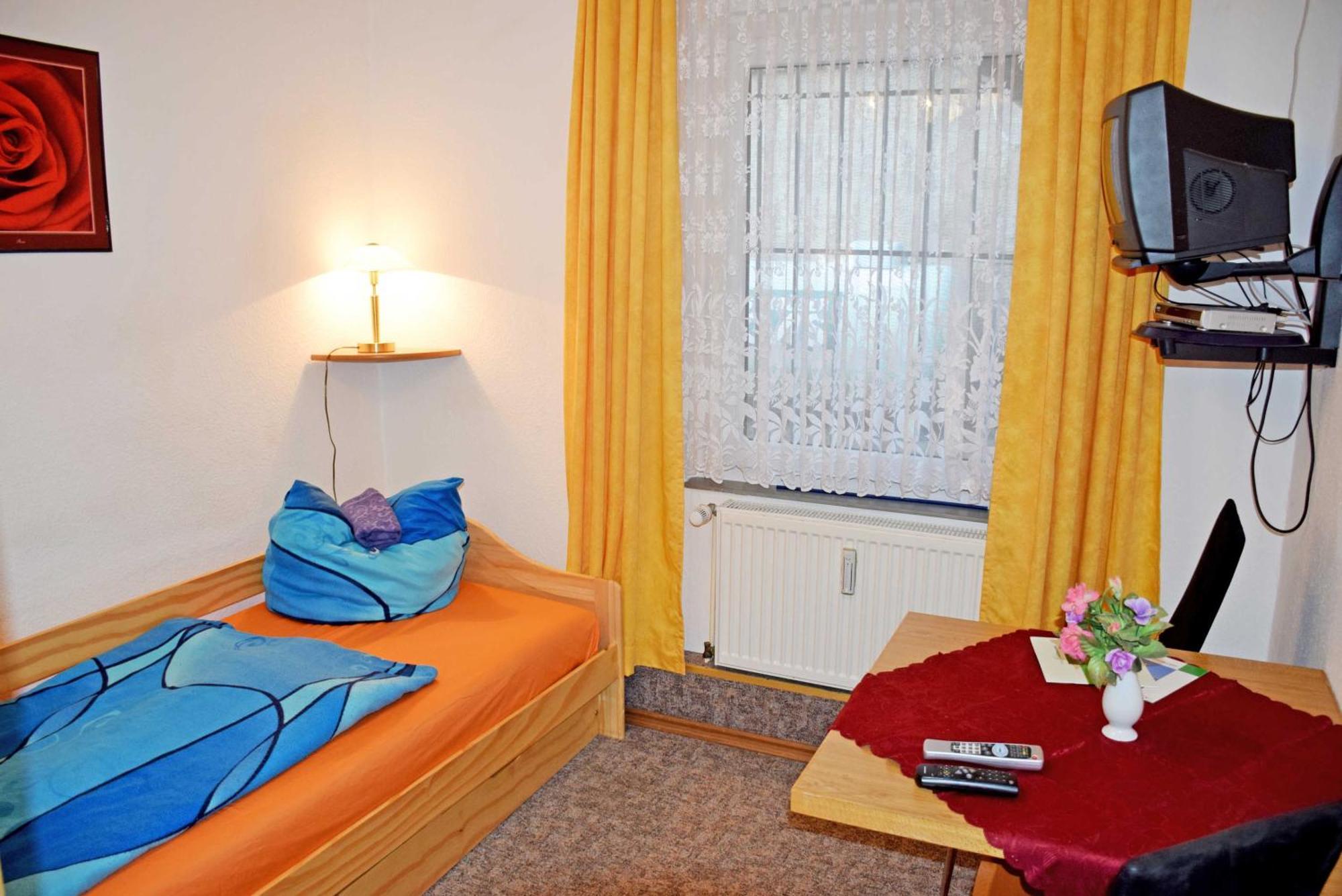 Ferienwohnung/ Ferienzimmer Asche อัสเชิร์สเลเบน ภายนอก รูปภาพ