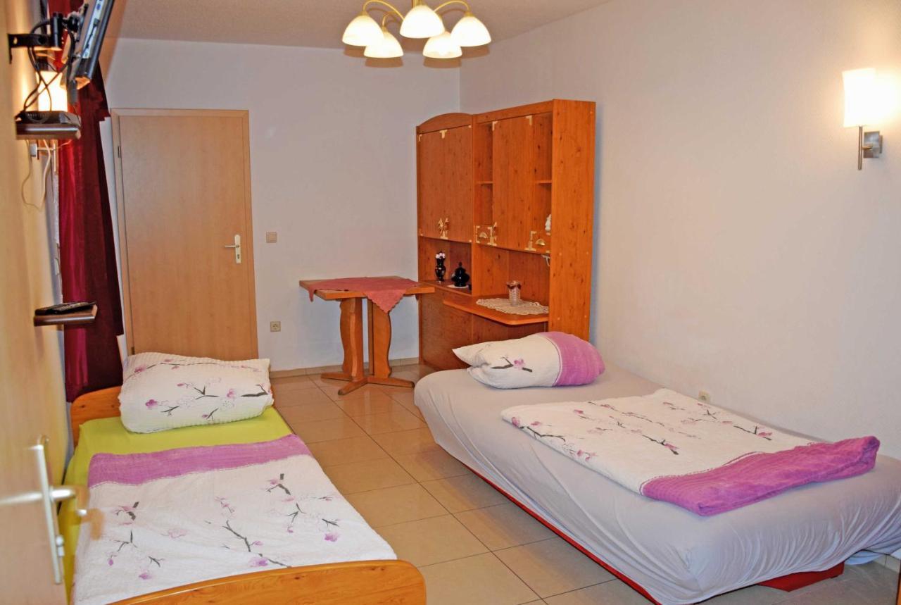 Ferienwohnung/ Ferienzimmer Asche อัสเชิร์สเลเบน ภายนอก รูปภาพ