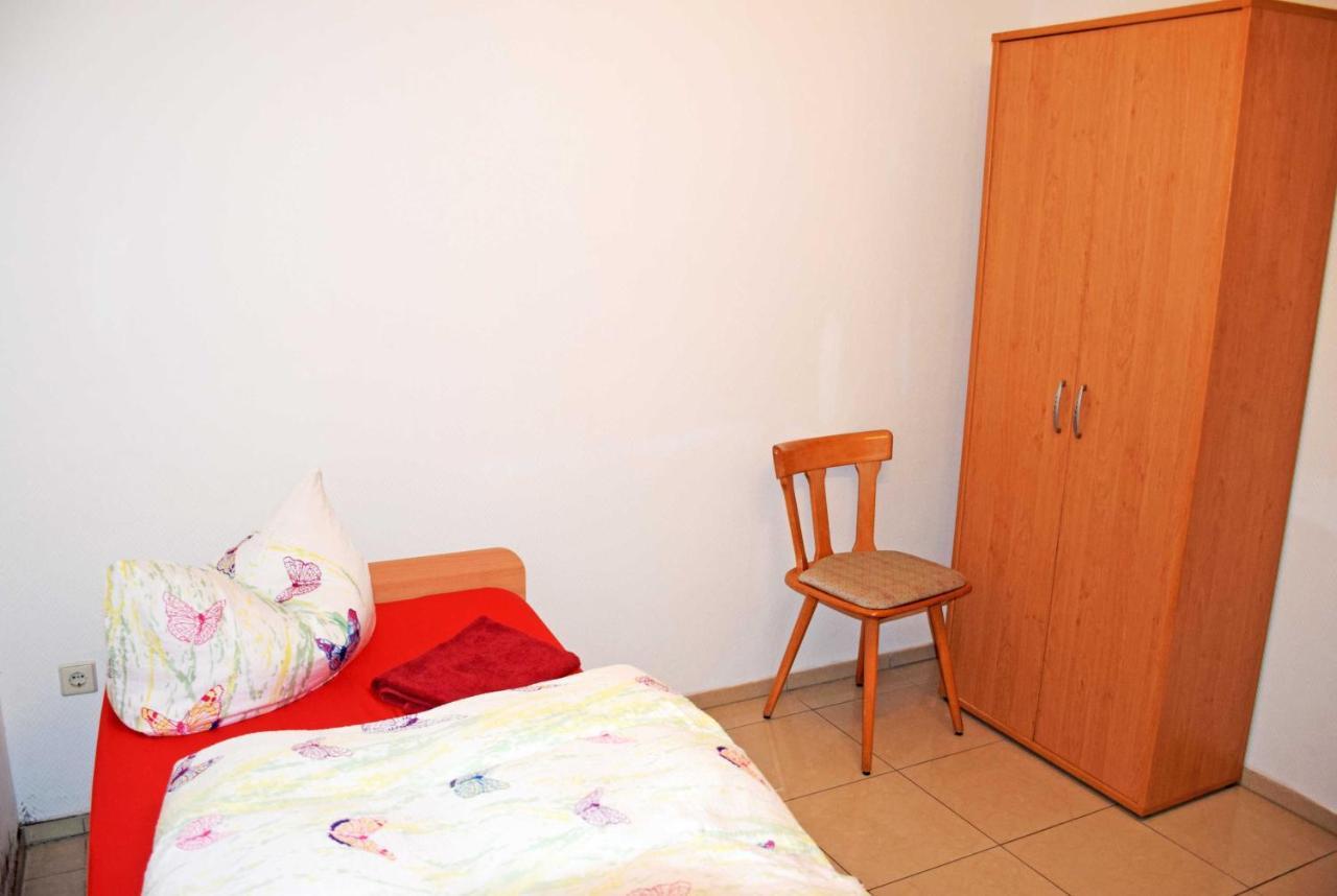 Ferienwohnung/ Ferienzimmer Asche อัสเชิร์สเลเบน ภายนอก รูปภาพ