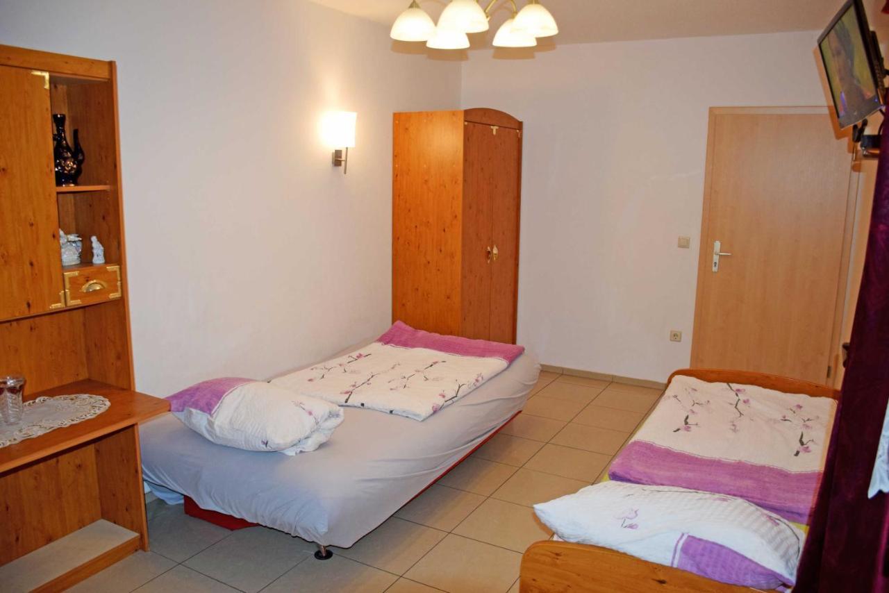 Ferienwohnung/ Ferienzimmer Asche อัสเชิร์สเลเบน ภายนอก รูปภาพ