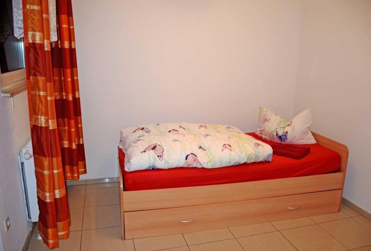 Ferienwohnung/ Ferienzimmer Asche อัสเชิร์สเลเบน ภายนอก รูปภาพ