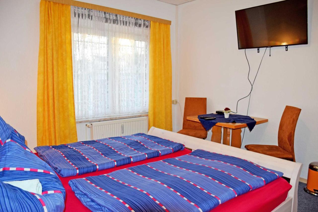 Ferienwohnung/ Ferienzimmer Asche อัสเชิร์สเลเบน ภายนอก รูปภาพ