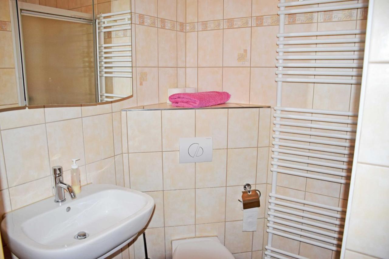 Ferienwohnung/ Ferienzimmer Asche อัสเชิร์สเลเบน ภายนอก รูปภาพ