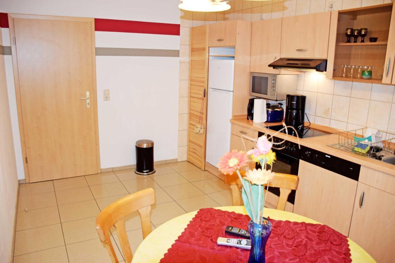 Ferienwohnung/ Ferienzimmer Asche อัสเชิร์สเลเบน ภายนอก รูปภาพ