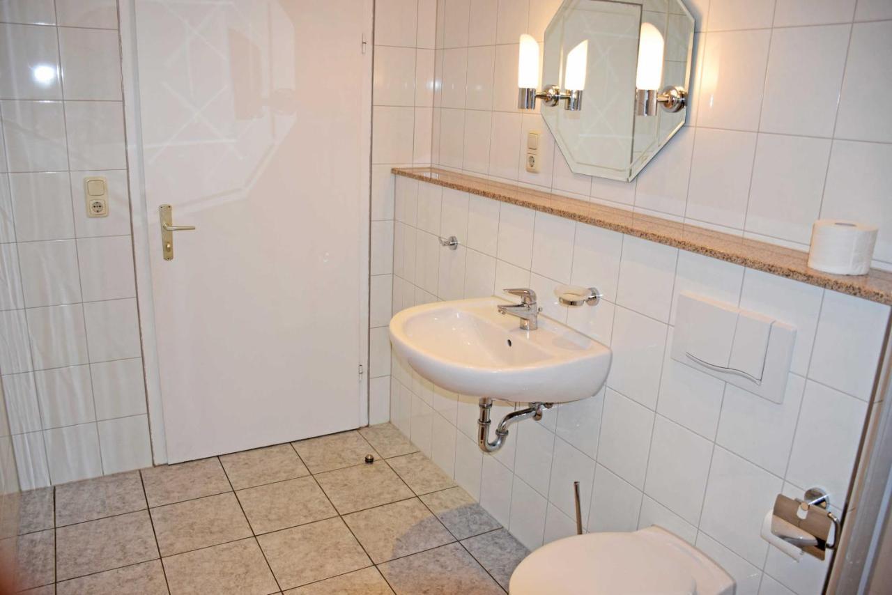 Ferienwohnung/ Ferienzimmer Asche อัสเชิร์สเลเบน ภายนอก รูปภาพ