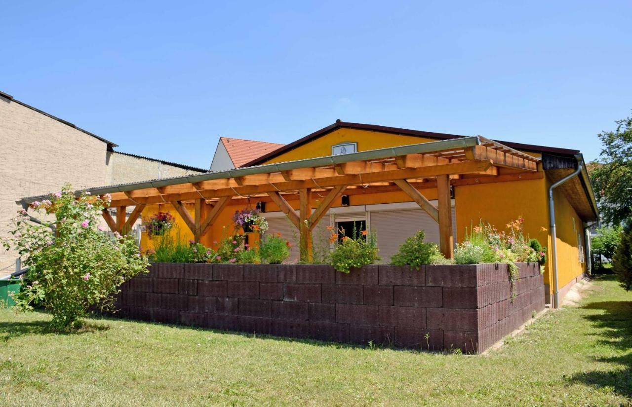 Ferienwohnung/ Ferienzimmer Asche อัสเชิร์สเลเบน ภายนอก รูปภาพ